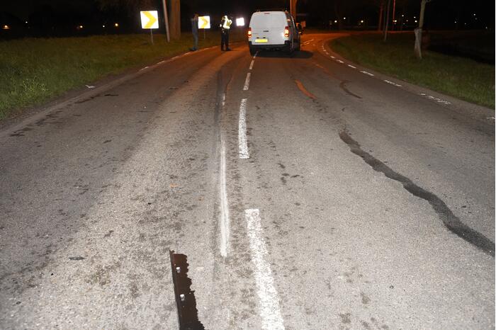 Twee bestelbussen botsen op elkaar