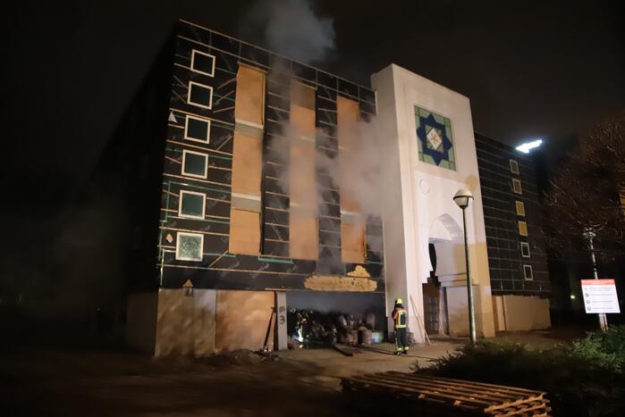 Flinke schade na brand bij moskee