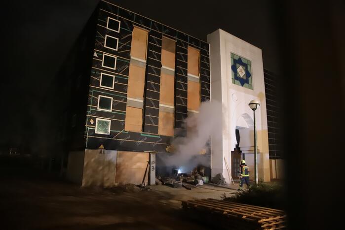 Flinke schade na brand bij moskee