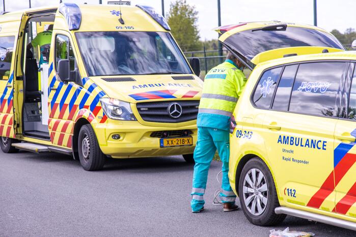 Ambulance met grote spoed naar Korte Leidsedwarsstraat in Amsterdam