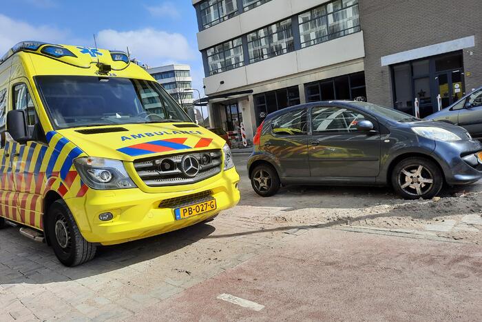 Een gewonde bij botsing tussen twee personenauto's