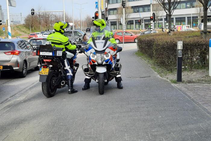 Een gewonde bij botsing tussen twee personenauto's