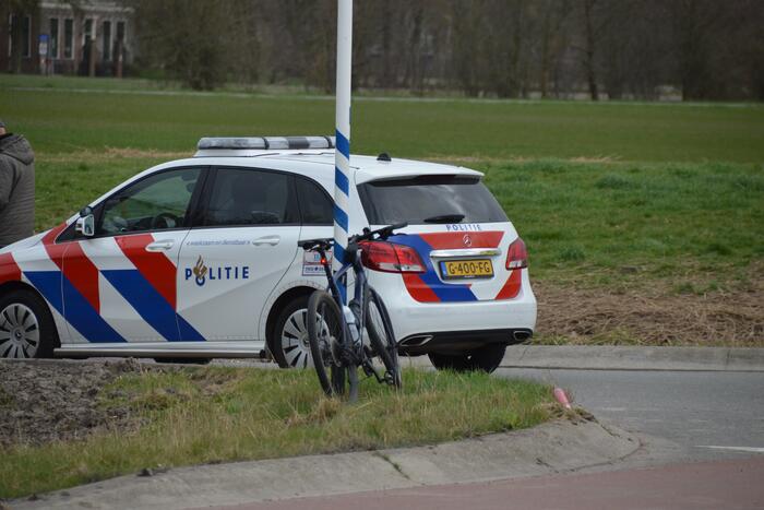 Mountainbiker gewond bij botsing met auto