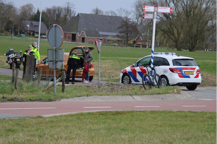 Mountainbiker gewond bij botsing met auto