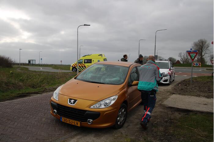Mountainbiker gewond bij botsing met auto