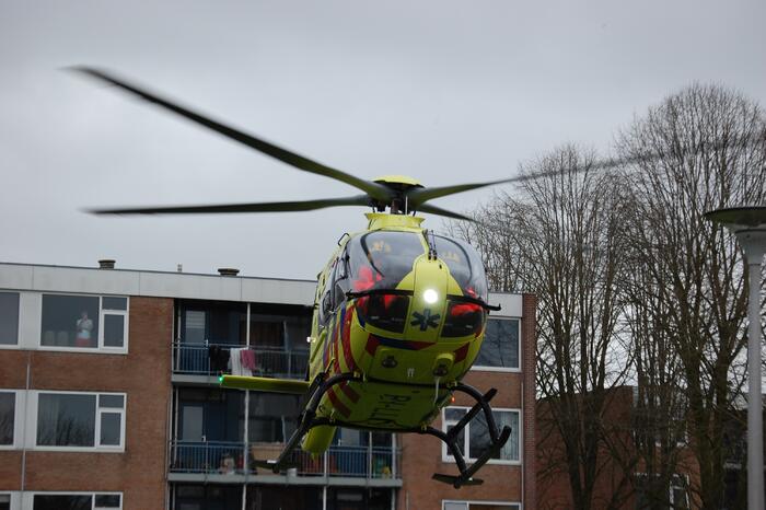 #Assen Traumahelikopter trekt veel bekijks Schultestraat Assen.