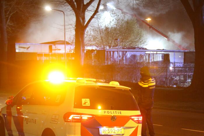 Uitslaande brand in leegstaande loods