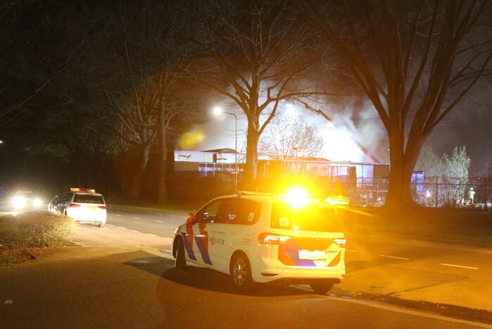 Uitslaande brand in leegstaande loods
