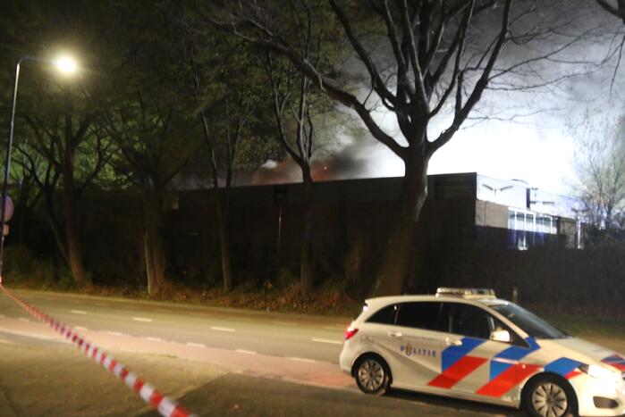 Uitslaande brand in leegstaande loods