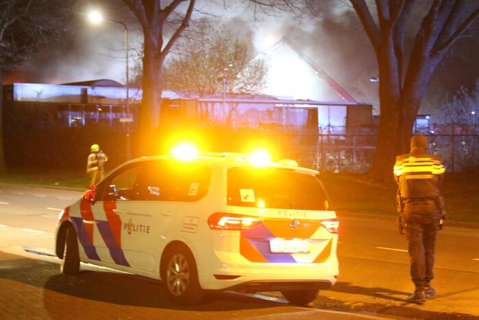 Uitslaande brand in leegstaande loods