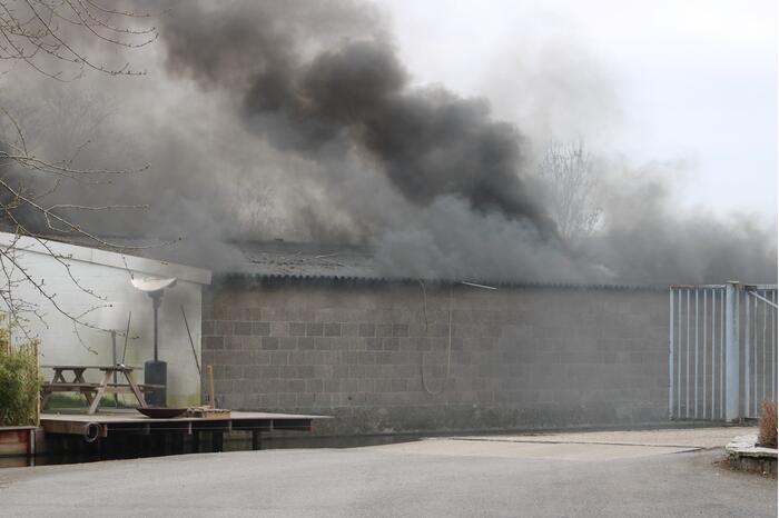 Brand in vrijstaande garageboxen