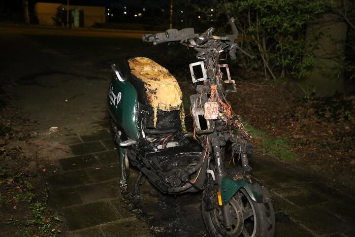 Scooter verwoest door brand