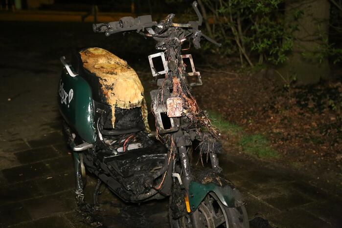 Scooter verwoest door brand
