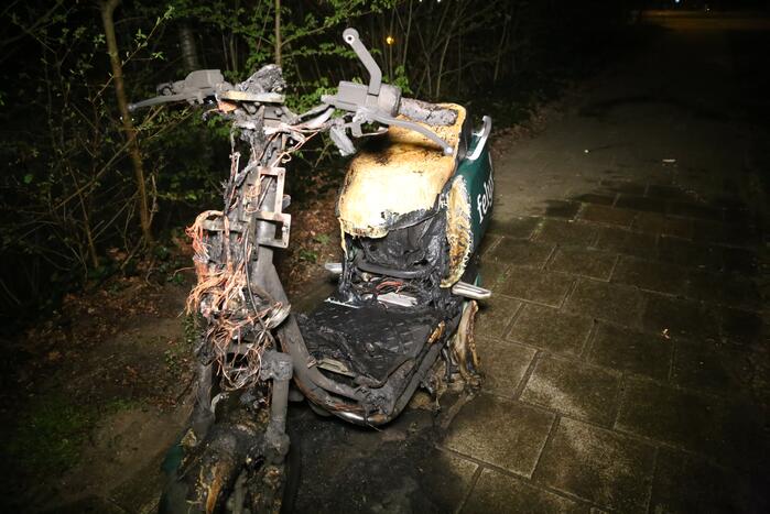 Scooter verwoest door brand