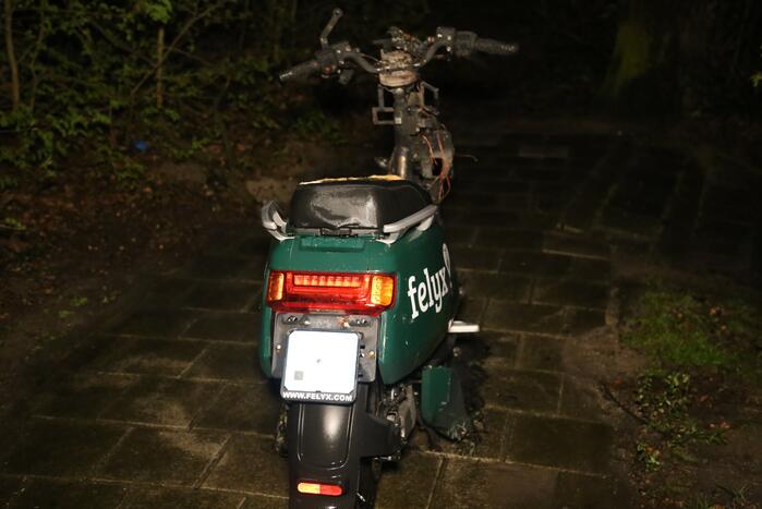 Scooter verwoest door brand