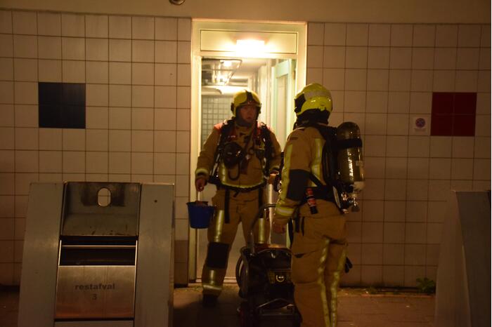 Brand in kelder van flatgebouw