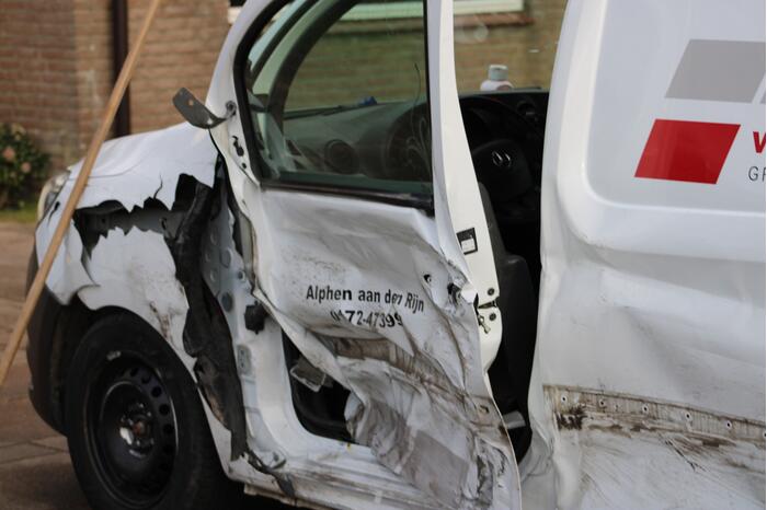 Veel schade bij ongeval tussen vier voertuigen