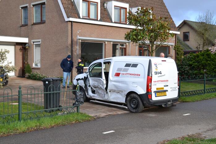 Veel schade bij ongeval tussen vier voertuigen