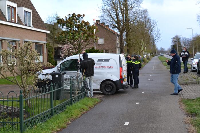 Veel schade bij ongeval tussen vier voertuigen
