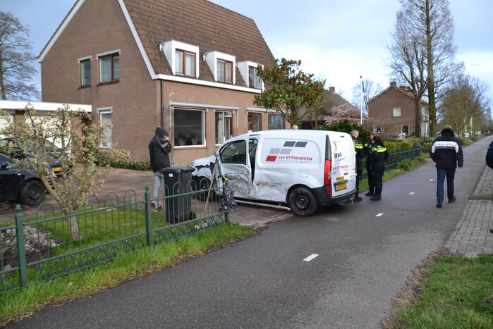 Veel schade bij ongeval tussen vier voertuigen