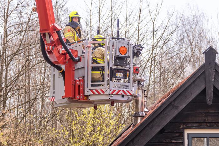Brand in schoorsteen van vrijstaande woning