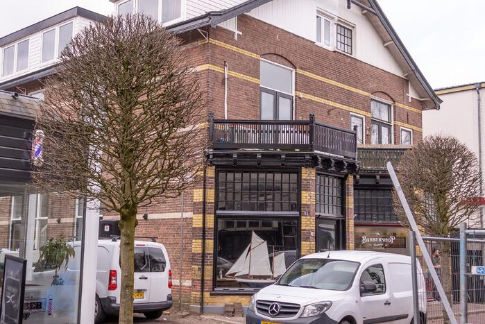 Arrestatieteam doet inval in pand winkelstraat