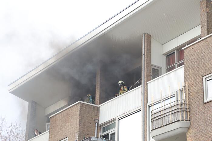 Verdieping flatgebouw ontruimd door brand