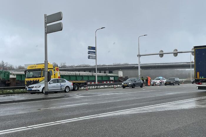 Persoon valt in ruim van boot tijdens lossen
