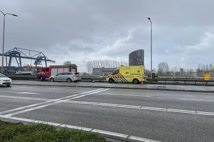 Persoon valt in ruim van boot tijdens lossen