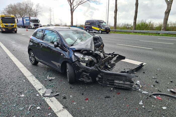 Veel schade na botsing met meerdere voertuigen