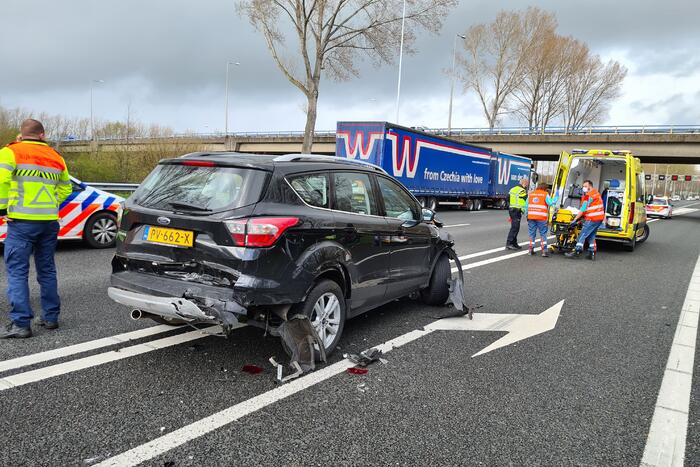 Veel schade na botsing met meerdere voertuigen