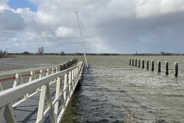 Zeilboot gezonken in Oostvaardersdiep