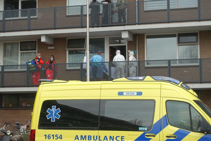 Traumahelikopter landt bij CVV De Jodan Boys