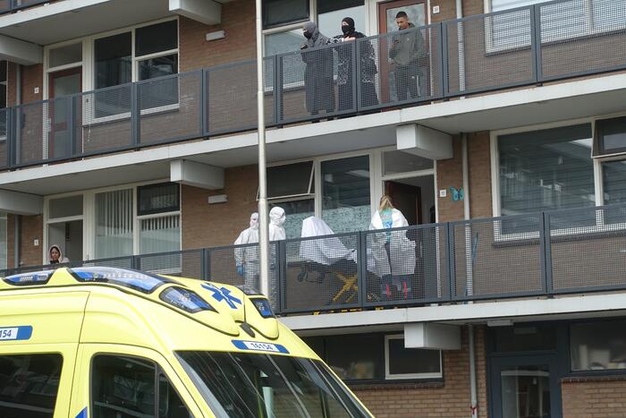 Traumahelikopter landt bij CVV De Jodan Boys