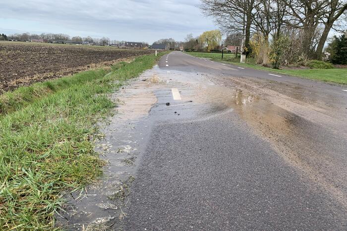 Waterleiding gesprongen in buitengebied