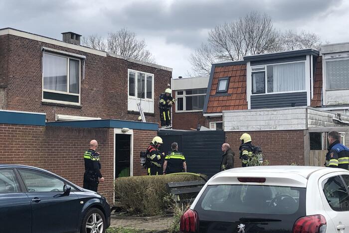 Brand op dak van woning