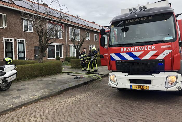 Brandweer doet controle na vermoedelijke brand in woning