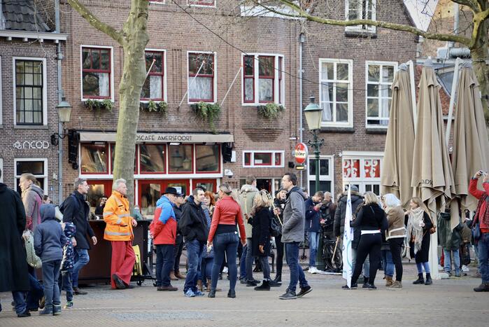 Fakkeltocht tegen coronabeleid en voor het vertrek van Mark Rutte