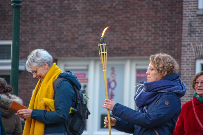 Fakkeltocht tegen coronabeleid en voor het vertrek van Mark Rutte