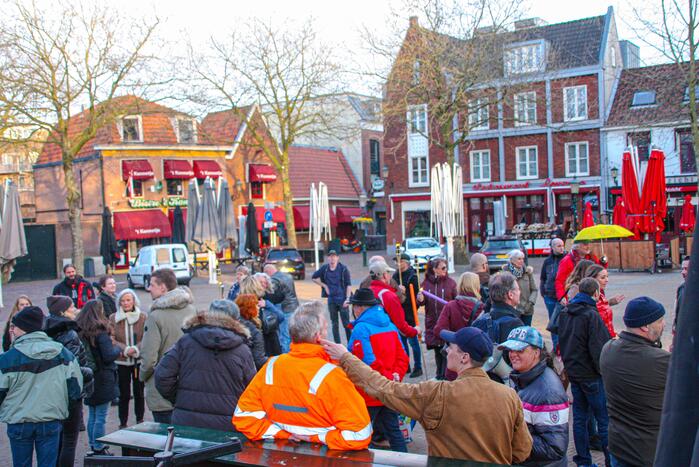 Fakkeltocht tegen coronabeleid en voor het vertrek van Mark Rutte