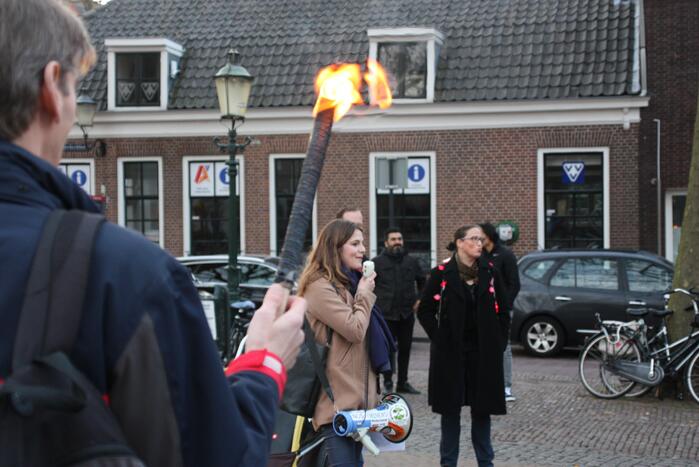 Fakkeltocht tegen coronabeleid en voor het vertrek van Mark Rutte
