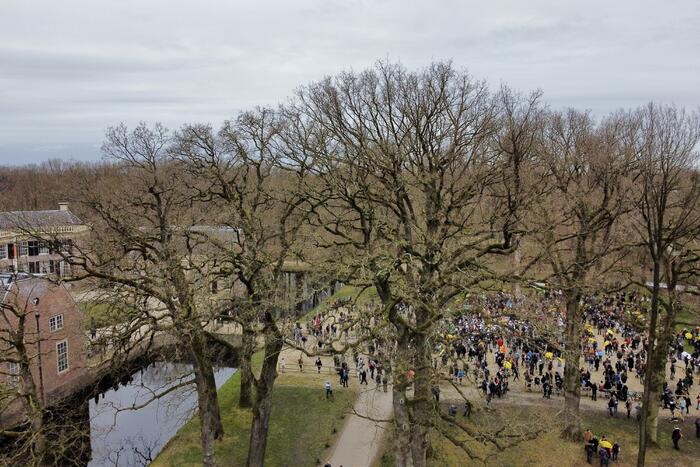 Demonstratie Kasteel Groeneveld tegen coronabeleid