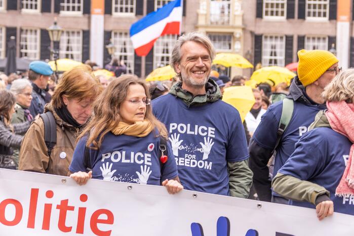 Demonstratie Kasteel Groeneveld tegen coronabeleid