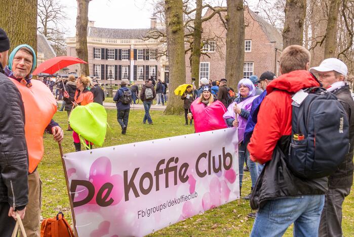 Demonstratie Kasteel Groeneveld tegen coronabeleid