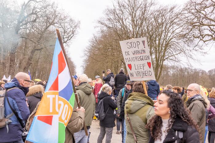 Demonstratie Kasteel Groeneveld tegen coronabeleid