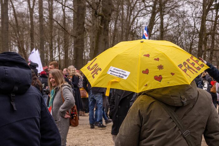 Demonstratie Kasteel Groeneveld tegen coronabeleid