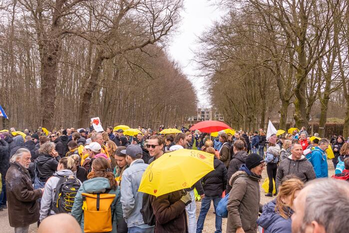Demonstratie Kasteel Groeneveld tegen coronabeleid