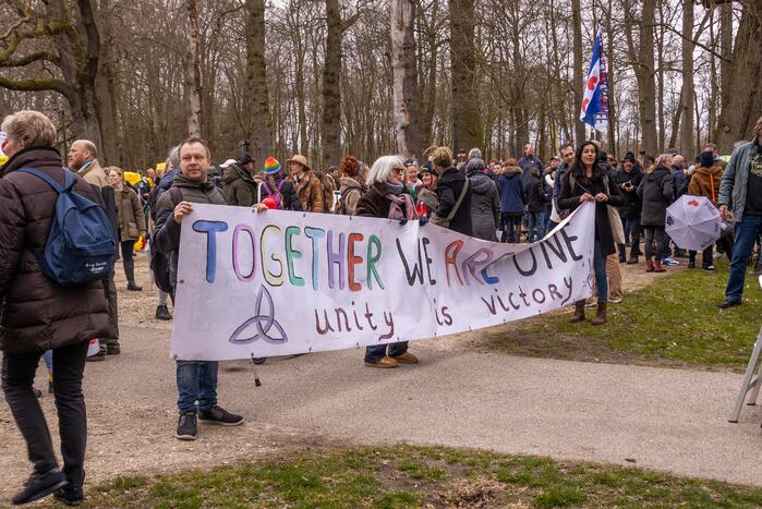Demonstratie Kasteel Groeneveld tegen coronabeleid