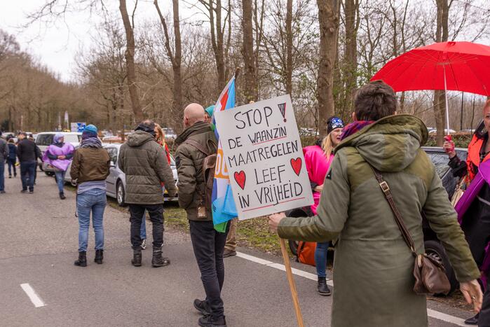 Demonstratie Kasteel Groeneveld tegen coronabeleid