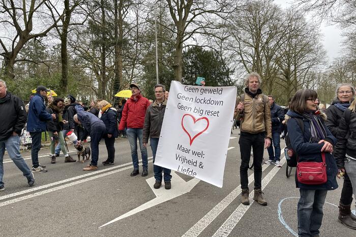 Demonstratie Kasteel Groeneveld tegen coronabeleid